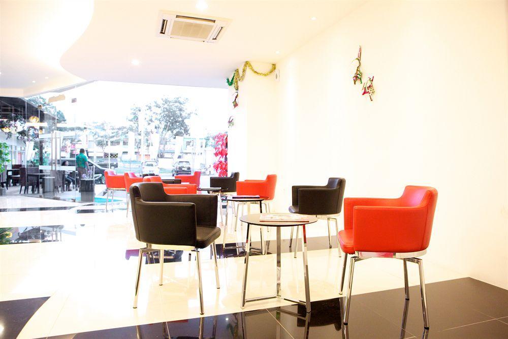 Arbor Biz Hotel Макасар Экстерьер фото