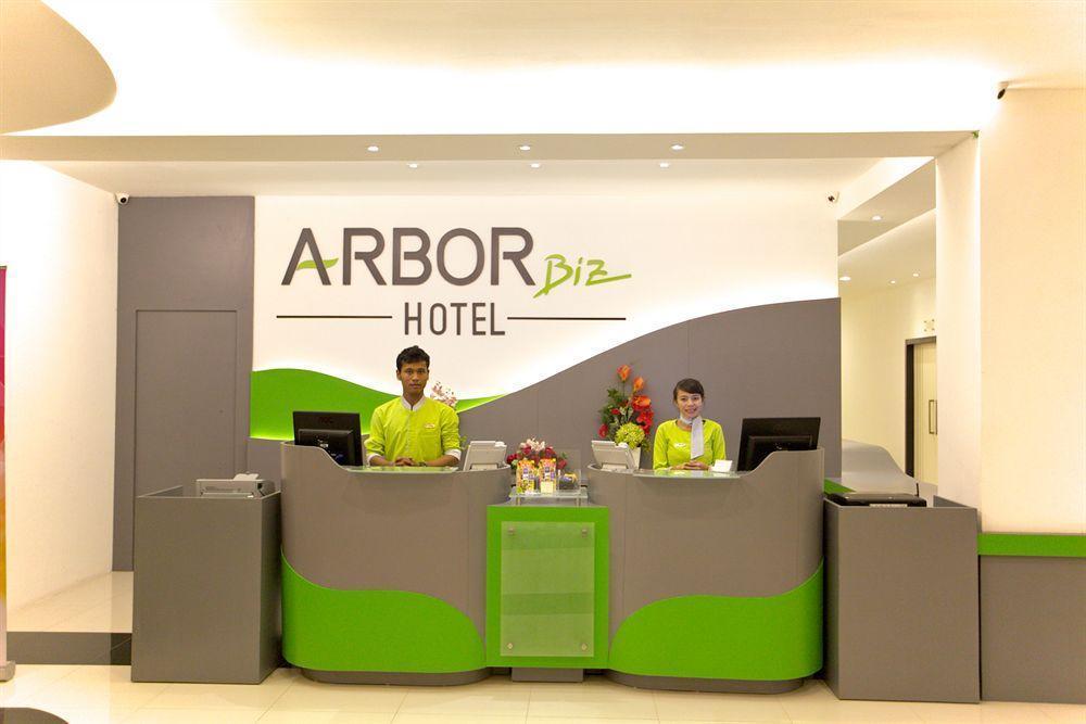 Arbor Biz Hotel Макасар Экстерьер фото