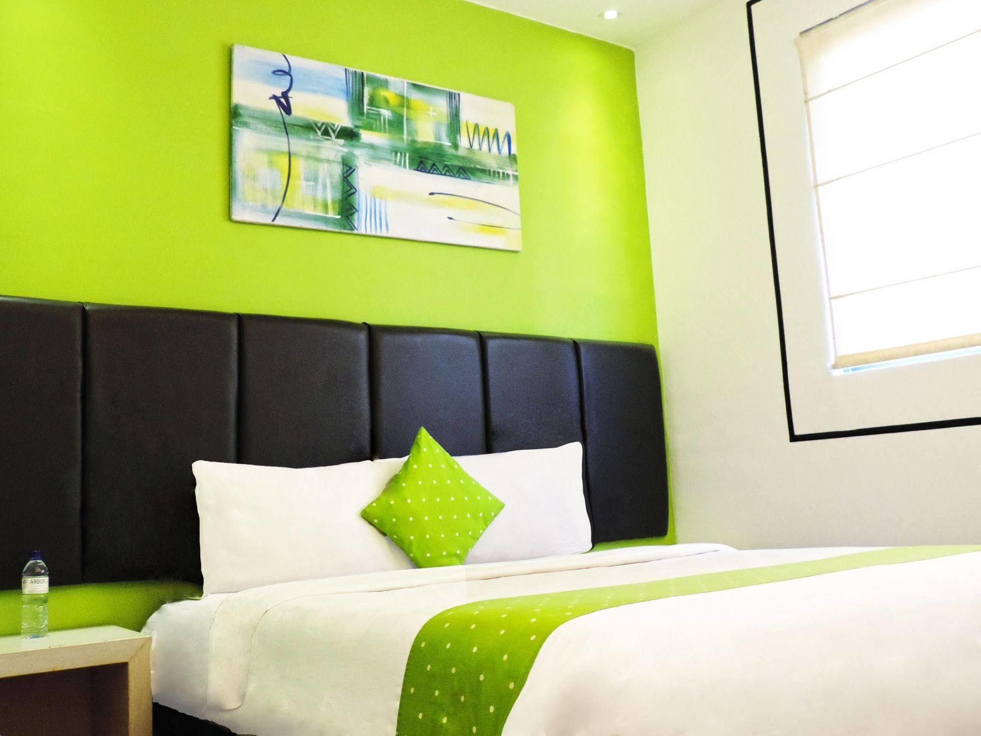 Arbor Biz Hotel Макасар Экстерьер фото