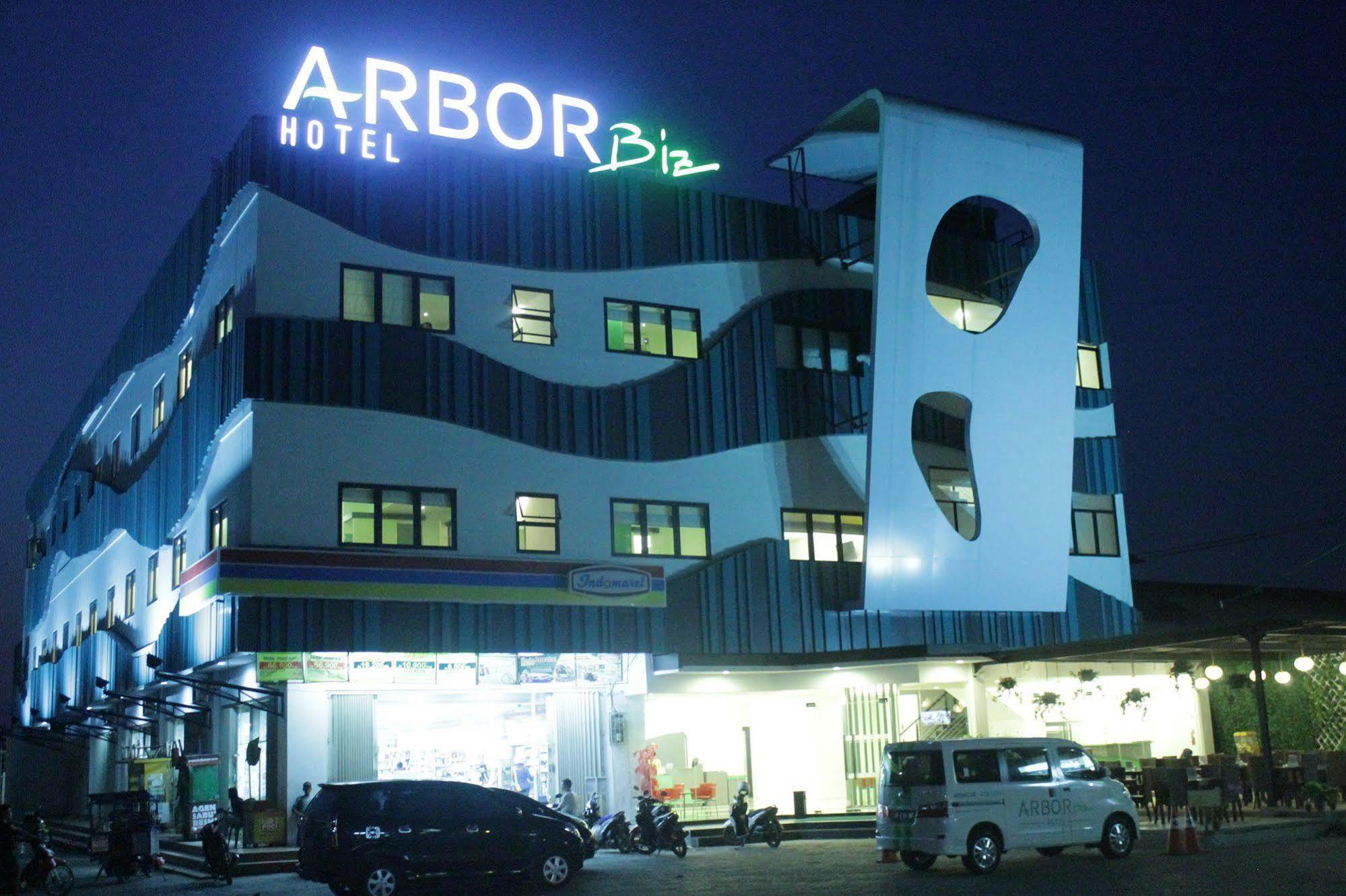 Arbor Biz Hotel Макасар Экстерьер фото