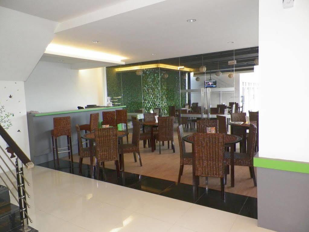 Arbor Biz Hotel Макасар Экстерьер фото