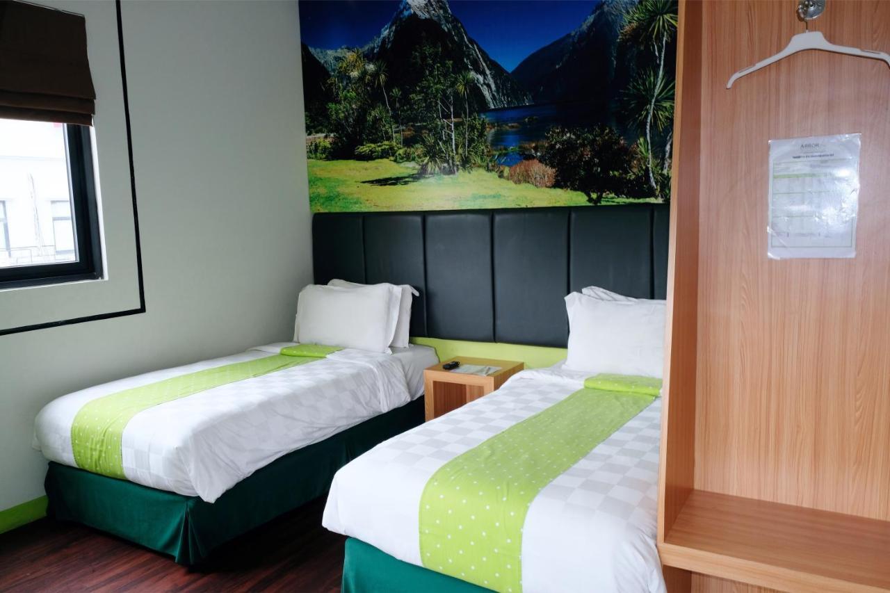 Arbor Biz Hotel Макасар Экстерьер фото