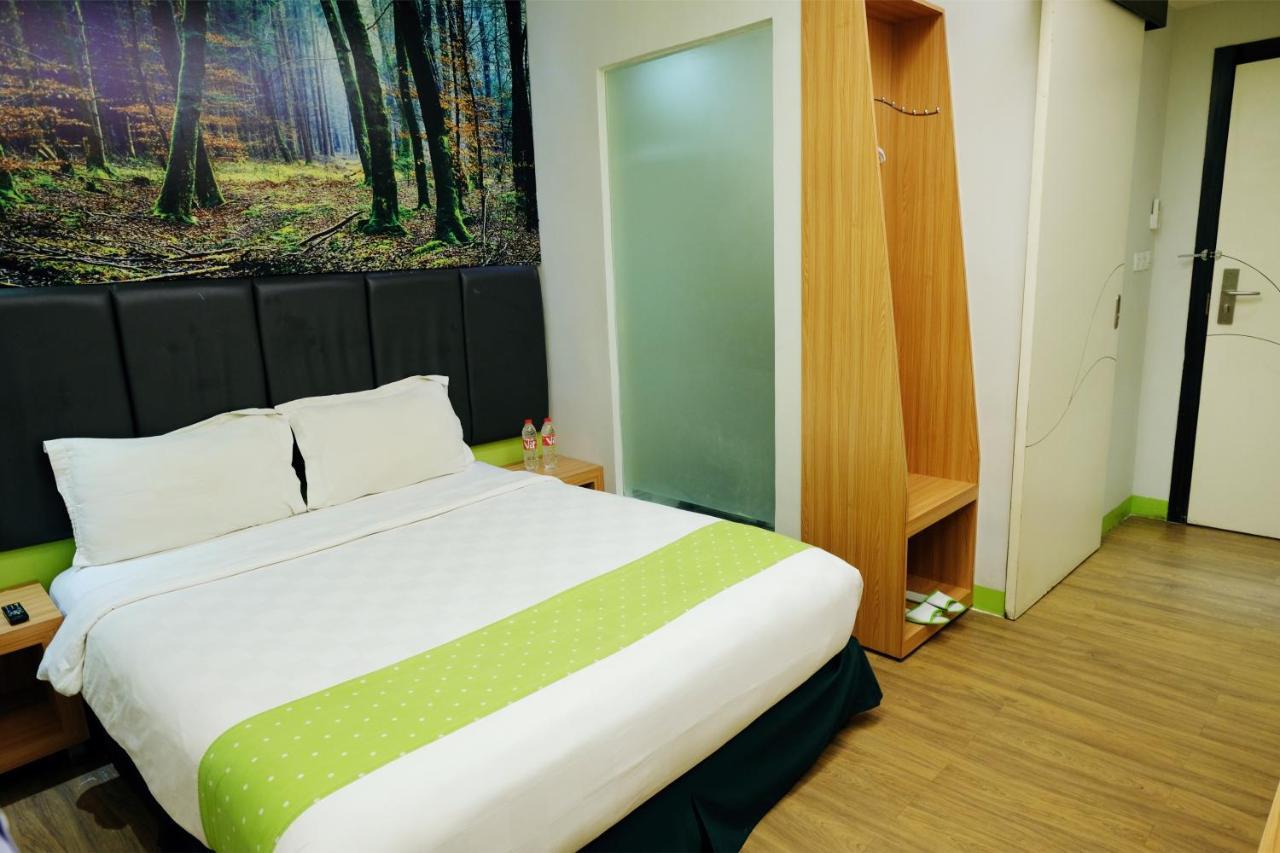 Arbor Biz Hotel Макасар Экстерьер фото