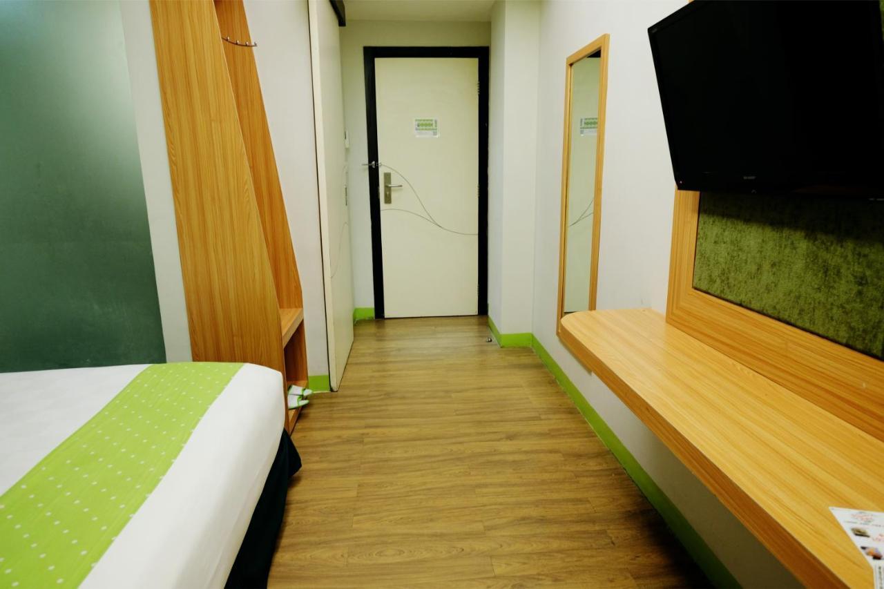 Arbor Biz Hotel Макасар Экстерьер фото