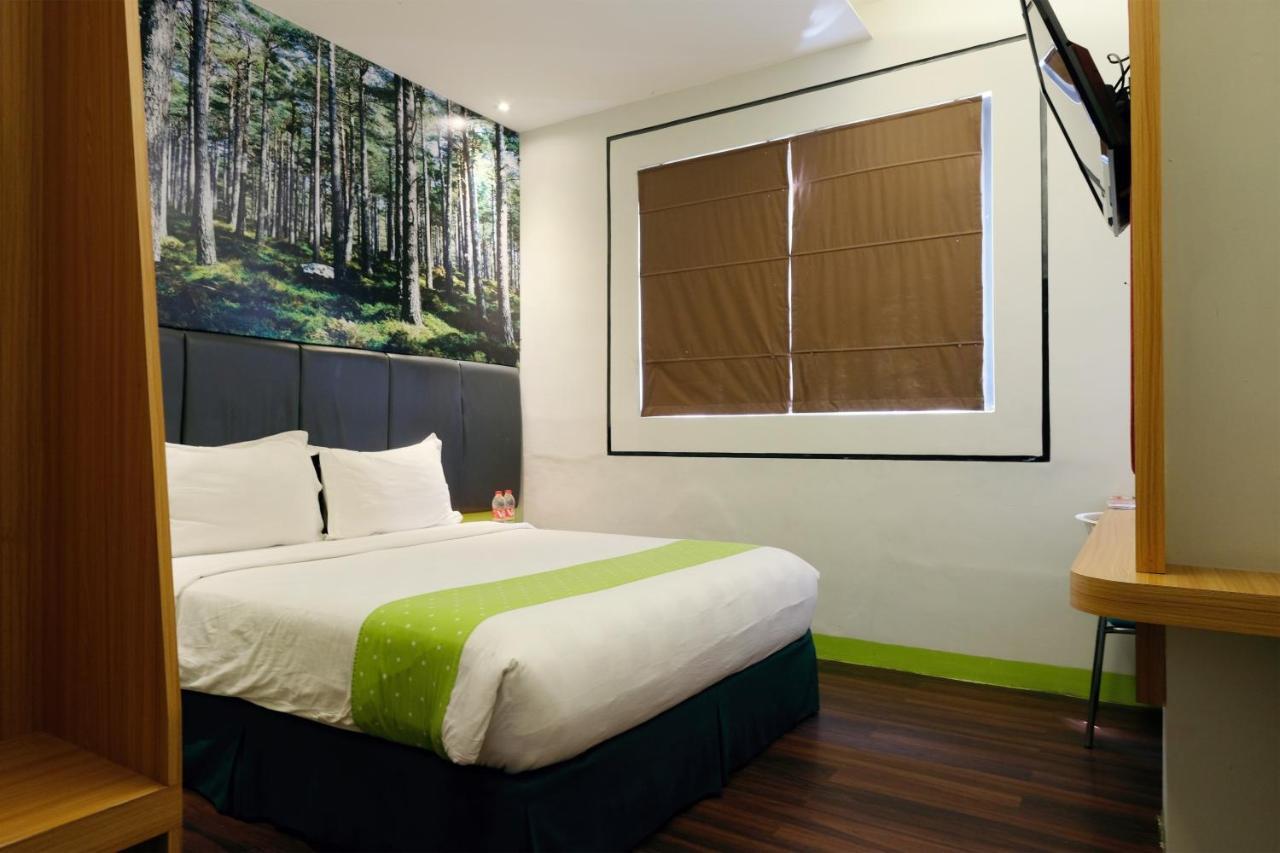 Arbor Biz Hotel Макасар Экстерьер фото