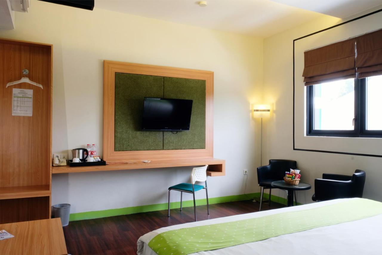 Arbor Biz Hotel Макасар Экстерьер фото