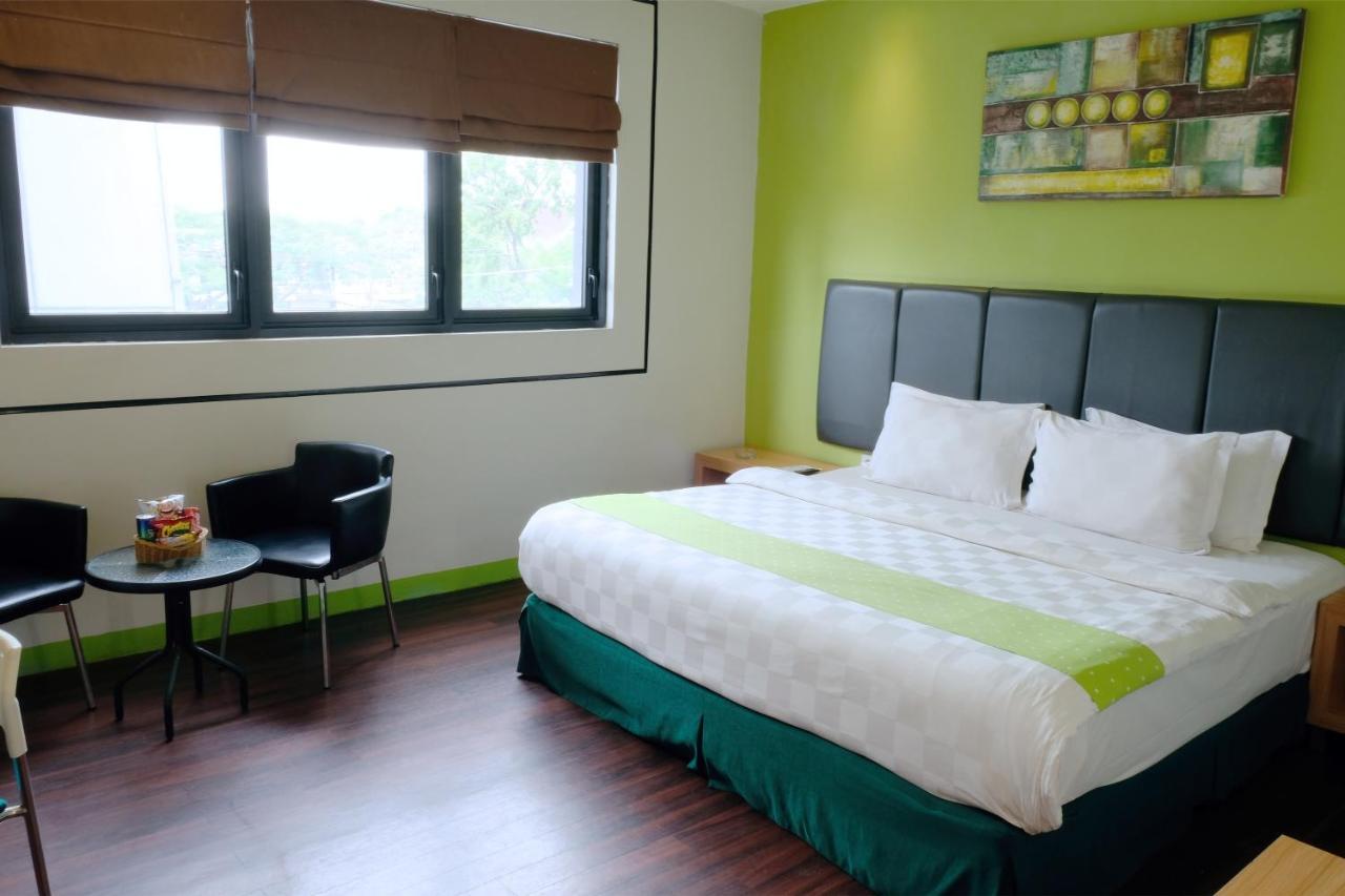 Arbor Biz Hotel Макасар Экстерьер фото
