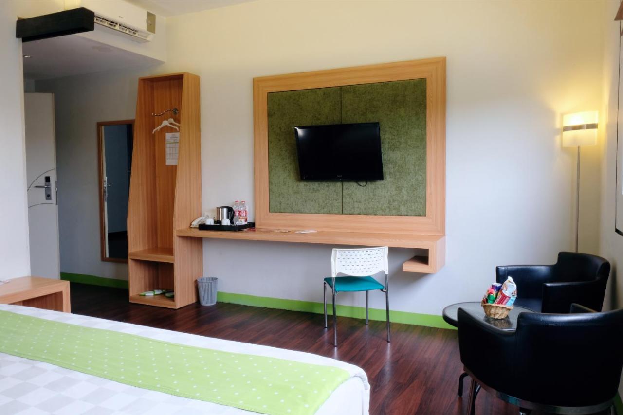 Arbor Biz Hotel Макасар Экстерьер фото