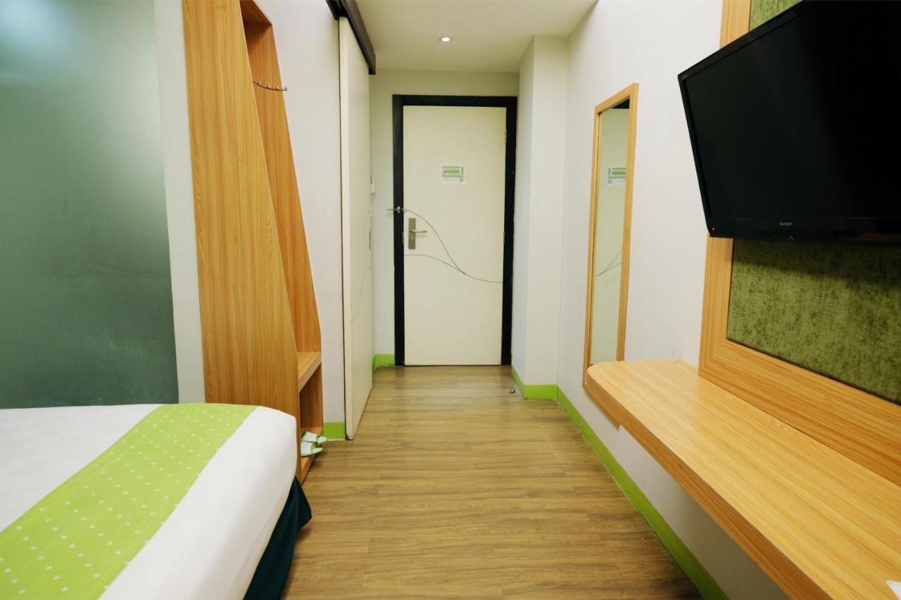 Arbor Biz Hotel Макасар Экстерьер фото